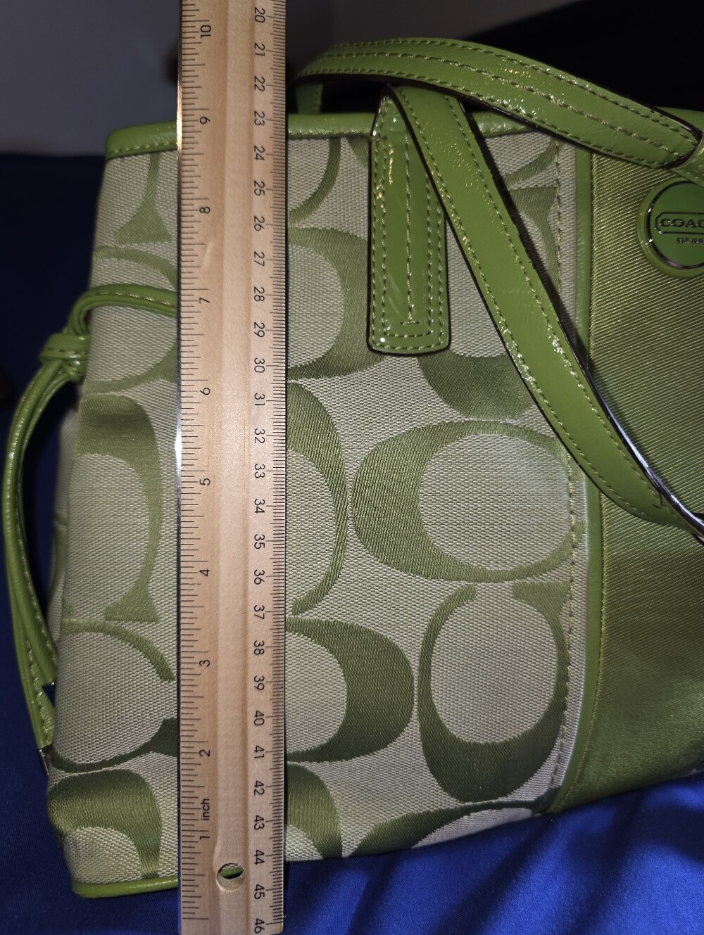 Green Signature Pattern Tote Bag - Picture 2 of 11